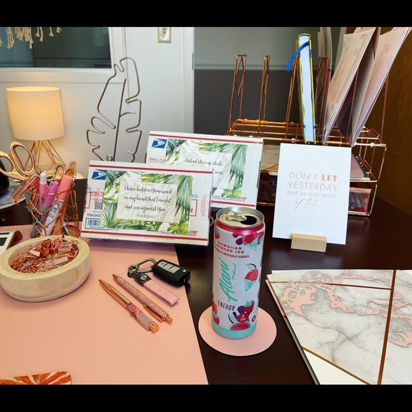 ~~~~Send me an offer! Taking 30% off all Beauty and Cosmetics!~~~~~ - Picture 2 of 15